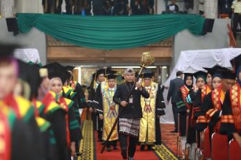 Unila Luluskan 676 Wisudawan pada Periode II Tahun Akademik 2024/2025